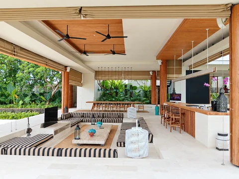 Sunken lounge, bar and dining pavilion
